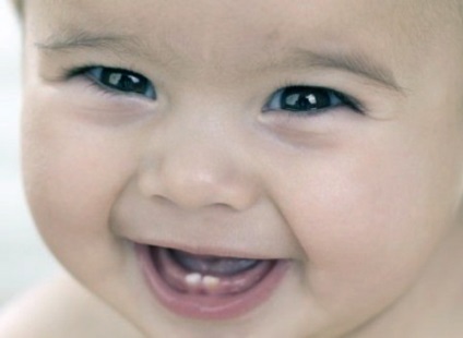 Dinții unui copil sunt tăiați, simptomele sunt de ajutor