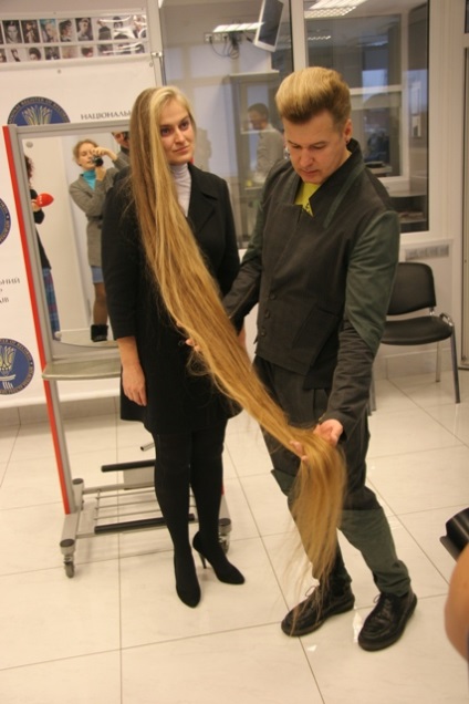 Cel mai lung păr din Ucraina 2m 21, 5cm