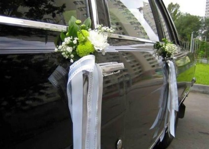 Un decor elegant de nunta, sau un decor de masina pentru o nunta este un lucru usor de facut