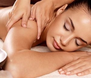 Tehnică pentru efectuarea masajului pentru coapse și fese anticelulitice