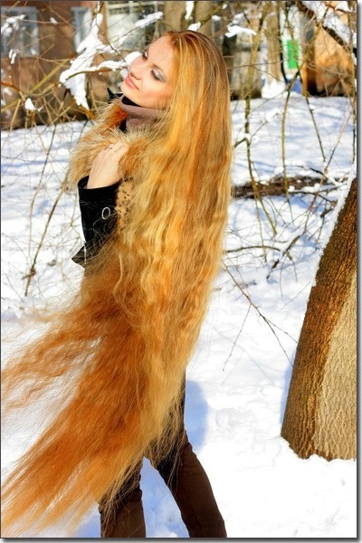 Frumusete ucraineană cu cel mai lung păr