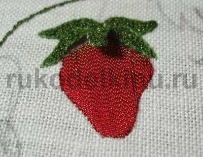 Rotiți un fir de căpșuni frumos, cu un finisaj texturate