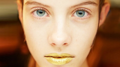 Make-up artistul Pat McGrath a creat o fetișă rece 003