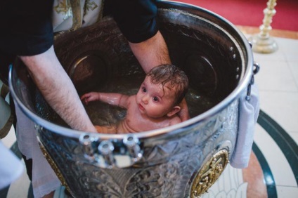 În ce zile copiii sunt botezați în biserică la ce vârstă să boteze un copil