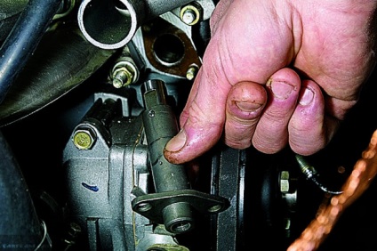 Înlocuirea compensatoarelor hidraulice cu șuruburile de reglare ale modelului Chevrolet