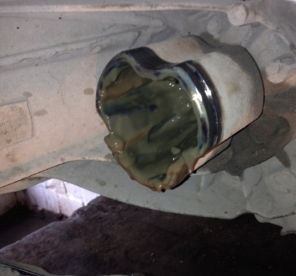 Înlocuirea anterei nămolului și lubrifierea lui Ford Mondeo în interiorul acestuia