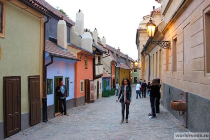 Lane de Aur din Praga, Drumurile Lumii