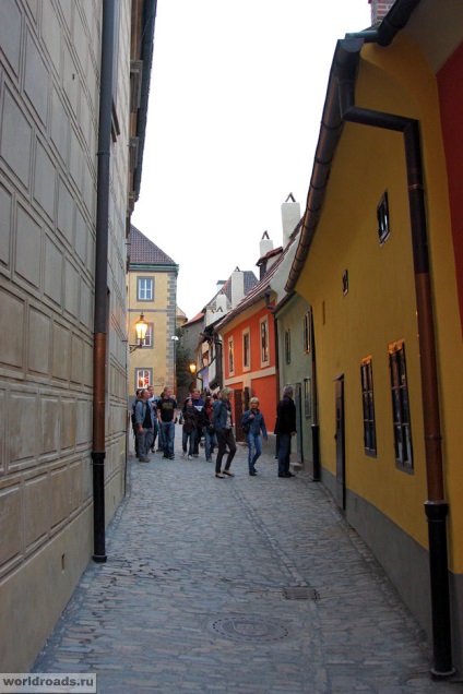 Lane de Aur din Praga, Drumurile Lumii