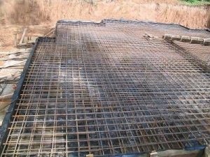 Reinforcement of a foundation monolithic