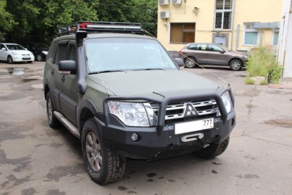 Spoiler pe frontul de putere al mitsubishi pajero