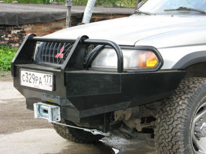 Spoiler pe frontul de putere al mitsubishi pajero