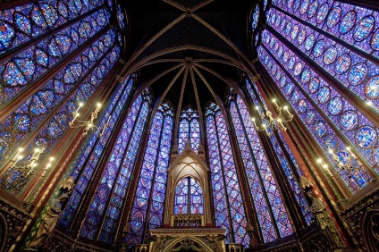 Capela sfântă-capelă din Paris - casetă pentru relicve - biblioteca turistică