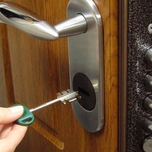 Diagnosticarea și repararea încuietorii ușii - echipamente de construcție