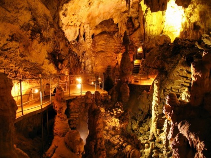 Puncte de atracție din Crimeea - loc de peșteră de marmură
