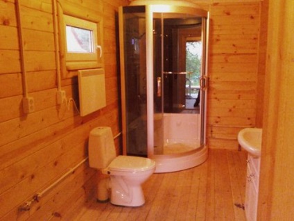 Zuhanyfülke egy fából készült ház, vízszigetelés