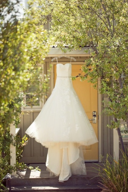 Fotoidei ruha előre az esküvő