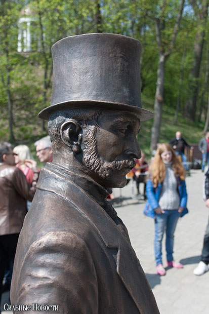 Photoreportul pe parcul Gomel se îndreaptă acum cu câinii