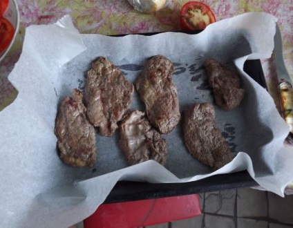 Carne de vită coapte cu dovlecei și roșii - teritoriul femeilor