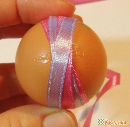 Hogyan díszíteni a húsvéti tojások szatén szalagokkal