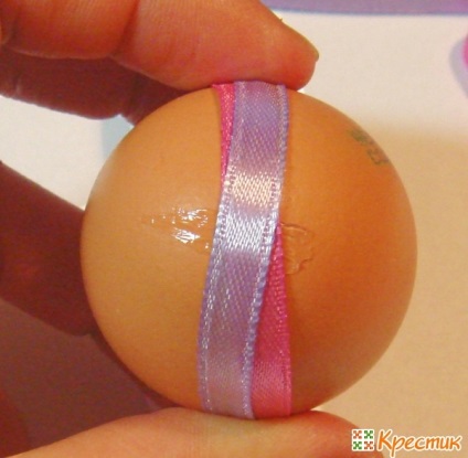 Cum să decorezi ouăle de Paști cu panglici de satin