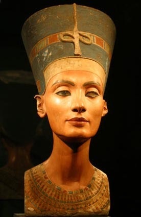 Ahogy Nefertiti nevet lefordítják az ókori egyiptomi nyelv