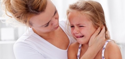 Cum să-i înveți pe copil să mestece și să nu sufle