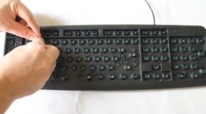 Cum să cureți un computer sau o tastatură laptop acasă