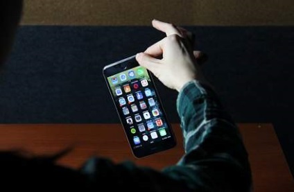 Як користуватися iphone 6 plus однією рукою