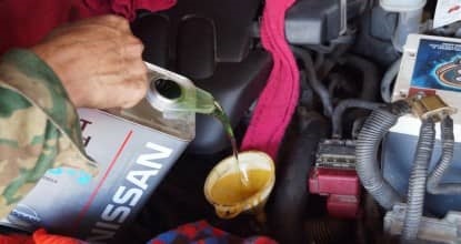 Cum să schimbi uleiul într-o mașină