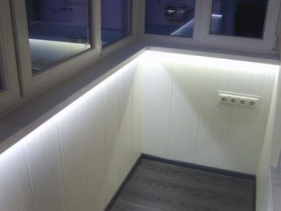 Cum să conduceți electricitatea pe balcon cu propriile mâini