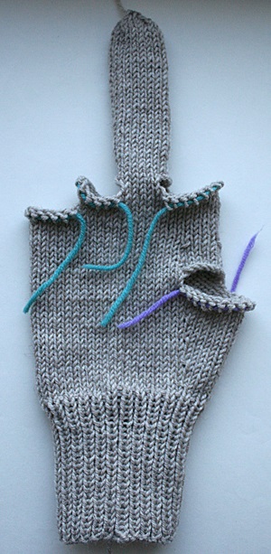 Cum să legați mănușile de acele de tricotat circular
