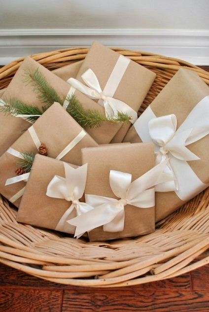 Cum să împacheți cadouri pentru noul an într-un mod original și ieftin