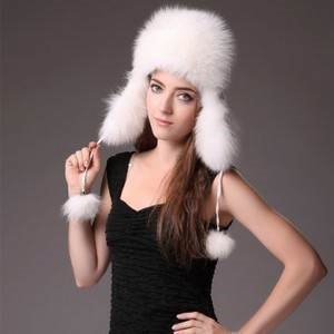 Cum să alegi și cu ce poți purta o pălărie de blană de femeie cu clape de urechi din blană