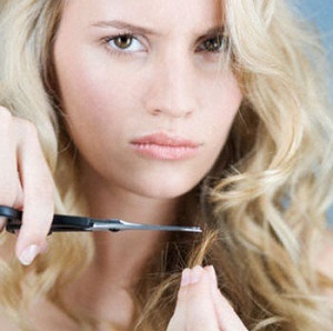 Hogyan lehet visszaállítani a haj után a fehérítés, festés vagy perming