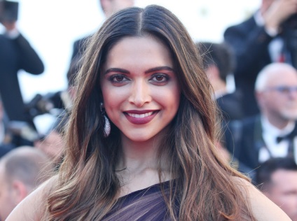 Cannes 2017 tanulságok hibátlan smink által Deepika Padukone, a Marie Claire