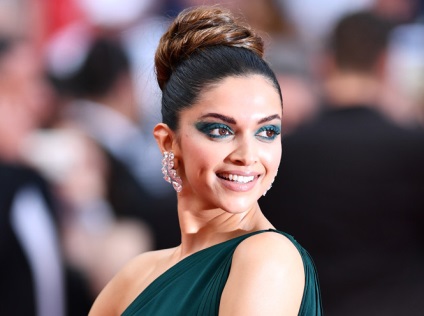 Cannes 2017 tanulságok hibátlan smink által Deepika Padukone, a Marie Claire