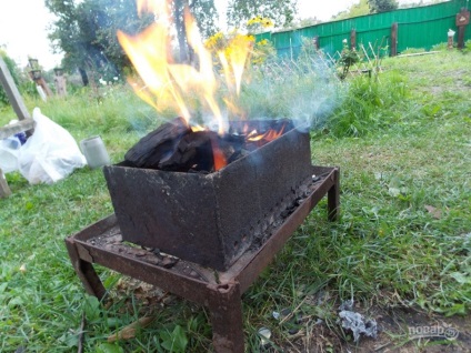 Crap pe cărbuni în folie, gătit simplu