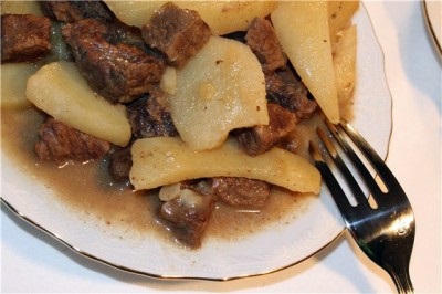 Kartoflibzhe (húsételeket burgonyával Kabarda) 1