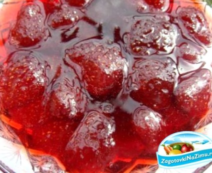 Capsune de căpșuni o rețetă cu o fotografie cu gelatină