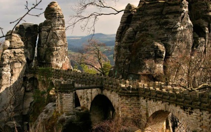 A vár és a Bastei hidat Szász-Svájc, történelem, fotók, irányokat, térkép