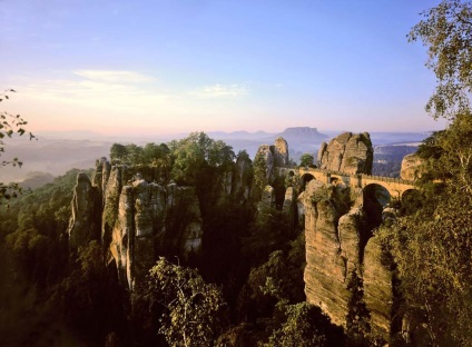 Cetatea și podul din Bastai în istoria Saxonului Elveția, fotografie, cum să obțineți, hartă