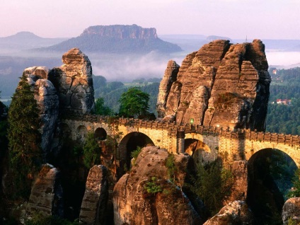 Cetatea și podul din Bastai în istoria Saxonului Elveția, fotografie, cum să obțineți, hartă