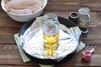 Puiul de pe malul mării cu bere în cuptor rețetă în întregime cu o fotografie