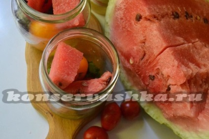 A pácolt paradicsom és görögdinnye télen recept egy fotó