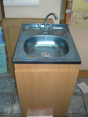 Товарителница мивка в кухнята на podstole сглобяването и монтажа на стъпки