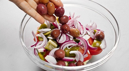 O salată adevărată grecească, o rețetă pas cu pas cu fotografii - salate din bucătăria grecească