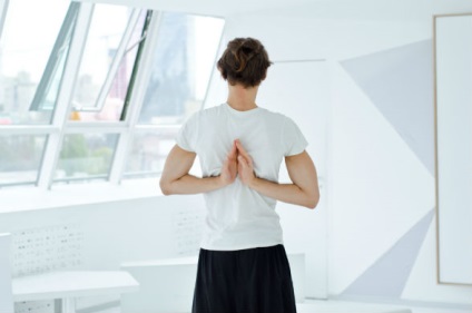 Învață să te relaxezi! 7 exerciții pentru spate și umeri obosiți