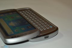 Examinați sony ericsson xperia pro mașină de scris pe Android