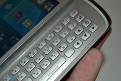 Examinați sony ericsson xperia pro mașină de scris pe Android