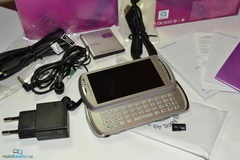 Examinați sony ericsson xperia pro mașină de scris pe Android